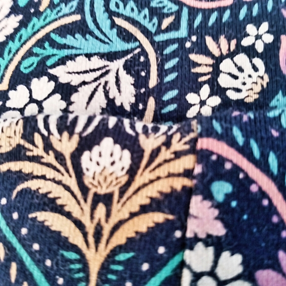 TORRID SZ 3 gray floral leggings EUC - Picture 2 of 5